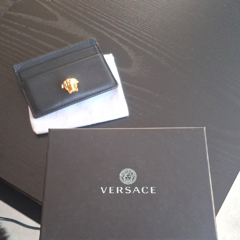 Versace Black Card Holder with Gold Emblem - Picture 5 of 5